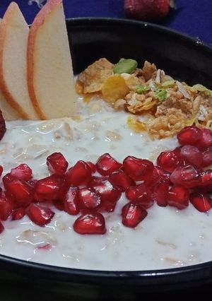 A picture of Yoghurt muesli with fresh fruit and nuts.