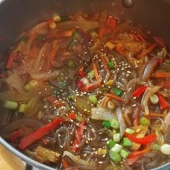 Veggie rich Sour & Spicy beef glass noodle soup 蔬菜版牛肉酸辣汤 A picture of Veggie rich Sour & Spicy beef glass noodle soup 蔬菜版牛肉酸辣汤.