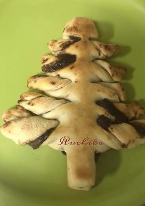 A picture of Nutella Christmas Tree Bread.