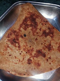 तिकोना पराठा(tikona paratha recipe in hindi) रेसिपी मुख्य फोटो