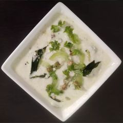 A picture of Snake gourd white gravy.