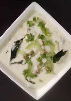 A picture of Snake gourd white gravy.