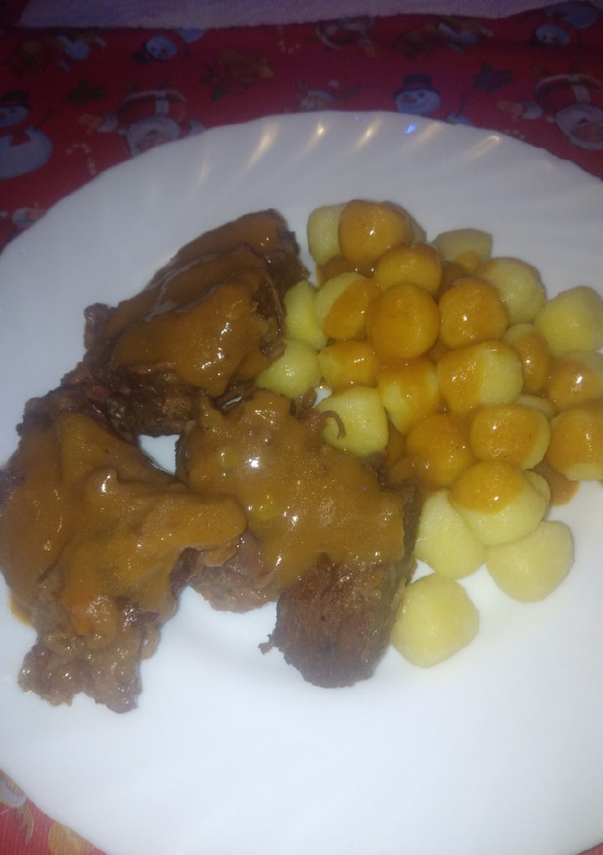 Una foto de Carrilleras de ternera con ñoquis y salsa de cerveza