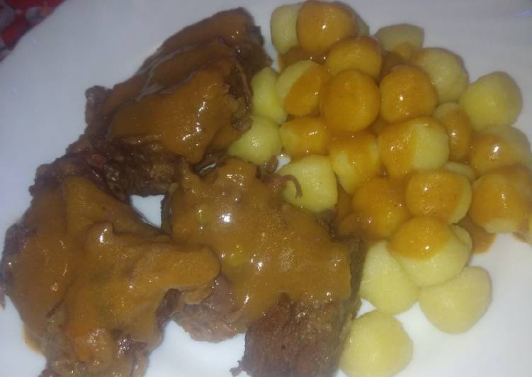 Carrilleras de ternera con ñoquis y salsa de cerveza