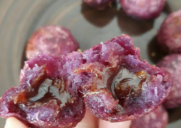 Bola ubi ungu isi gula merah