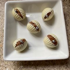 A picture of White chocolate Shell.