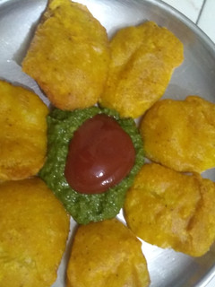 મુંબઈ રોડ સાઈડ આલુ પકોડા રેસીપી મુખ્ય ફોટો