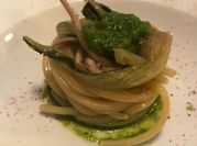 Una foto di spaghetti ai totani