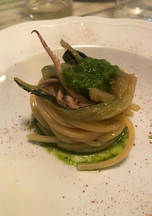 Foto di Spaghetti totani cicoria cimata e pesto di prezzemolo