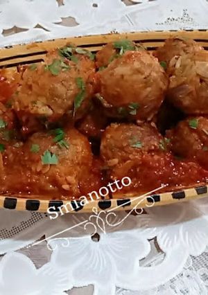 Une photo de Boulettes de lentilles à la sauce tomate