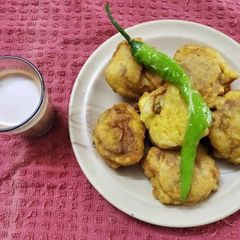 A picture of Pav bhaji fritters.
