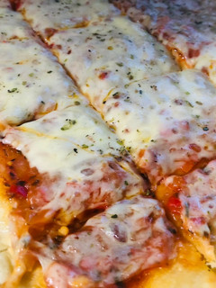 Una foto de Pizza casera con muzzarella 😋