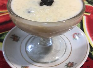Una foto de Arroz con leche y pasas