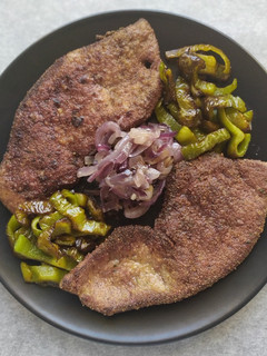 Una foto de Filetes de hígado empanados