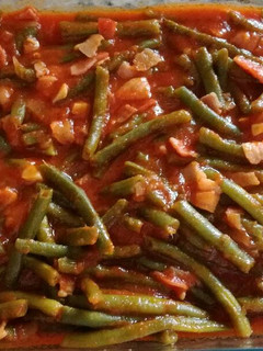 Una foto de Judías verdes con tomate y bacon😋