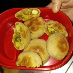 A picture of Baked tofu peas baati.
