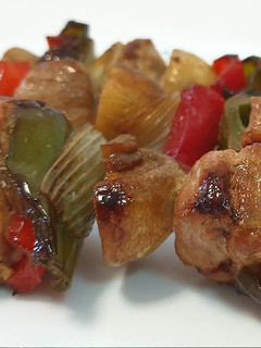 Una foto de Brochetas de cerdo