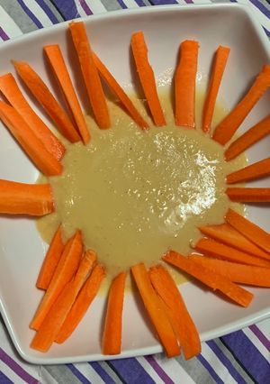 Una foto de Bastoncillos de Zanahoria con Hummus 😋