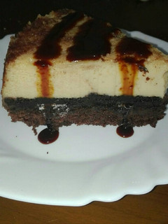 Una foto de Brownie flan y galletas oreo en la olla GM g
