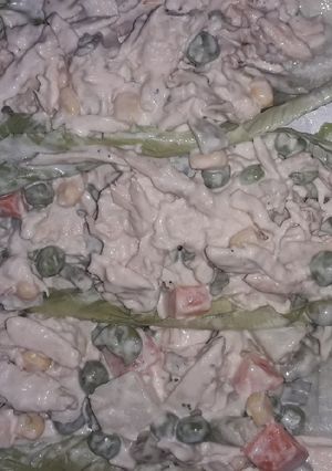 Una foto de Ensalada fácil de pollo