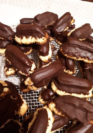 Una foto de Barritas de coco y dulce de leche