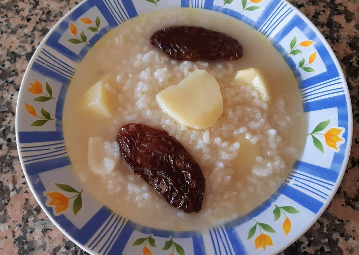 Arroz blanco caldoso con tomates secos y patata