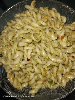 પેસ્ટો પાસ્તા (Pesto Pasta Recipe in Gujarati) રેસીપી મુખ્ય ફોટો