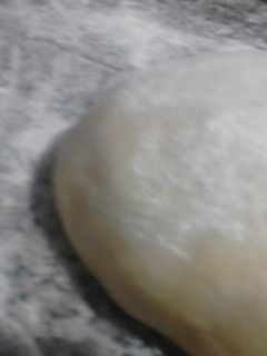 صورة لوصفة عجينة للبيتزا ولكل المعجنات