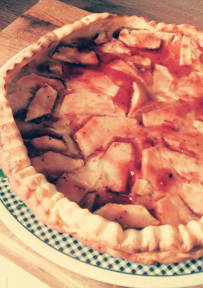 Una foto de Tarta de manzana y fresas, rápida🍰