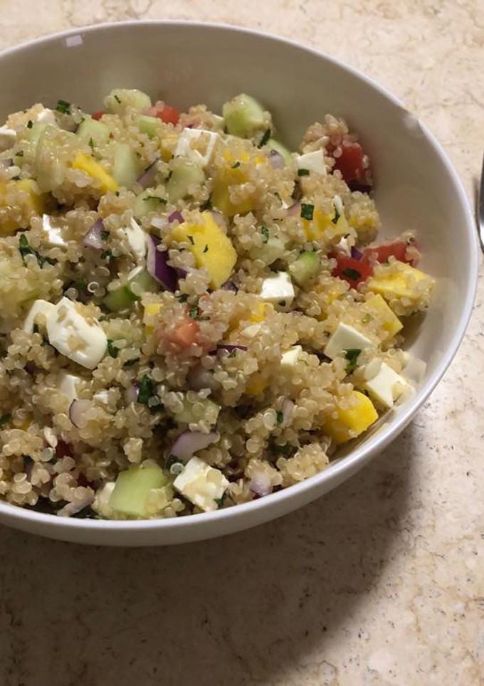 Una foto de Ensalada de Quinoa, Mango y Menta
