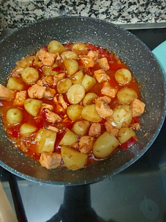 Una foto de Marmitako de salmón