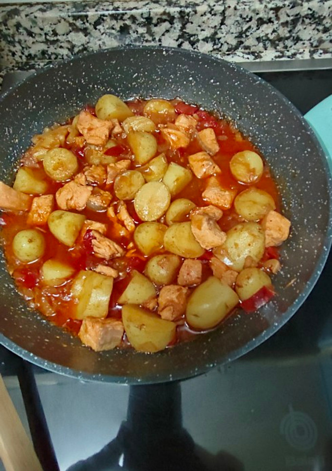 Una foto de Marmitako de salmón