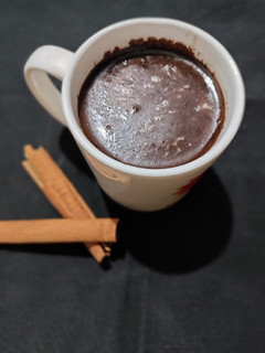 હોટ ચોકલેટ (Hot Chocolate Recipe In Gujarati) રેસીપી મુખ્ય ફોટો