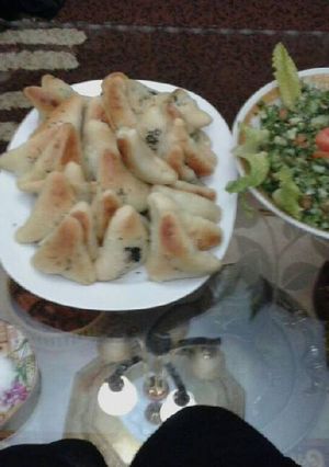 صورة لوصفة فطاير بسبانخ مع السلطه