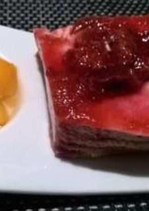 Una foto de Cheesecake de ciruela sin queso crema y sin base de masitas!