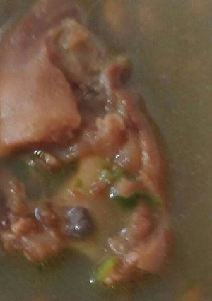 Una foto de Patas de Cerdo con Frijoles
