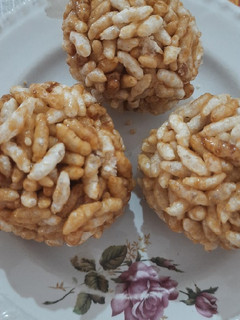 મમરાના લાડુ (Mamara Ladoo Recipe In Gujarati) રેસીપી મુખ્ય ફોટો