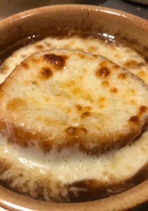 Una foto de French onion soup