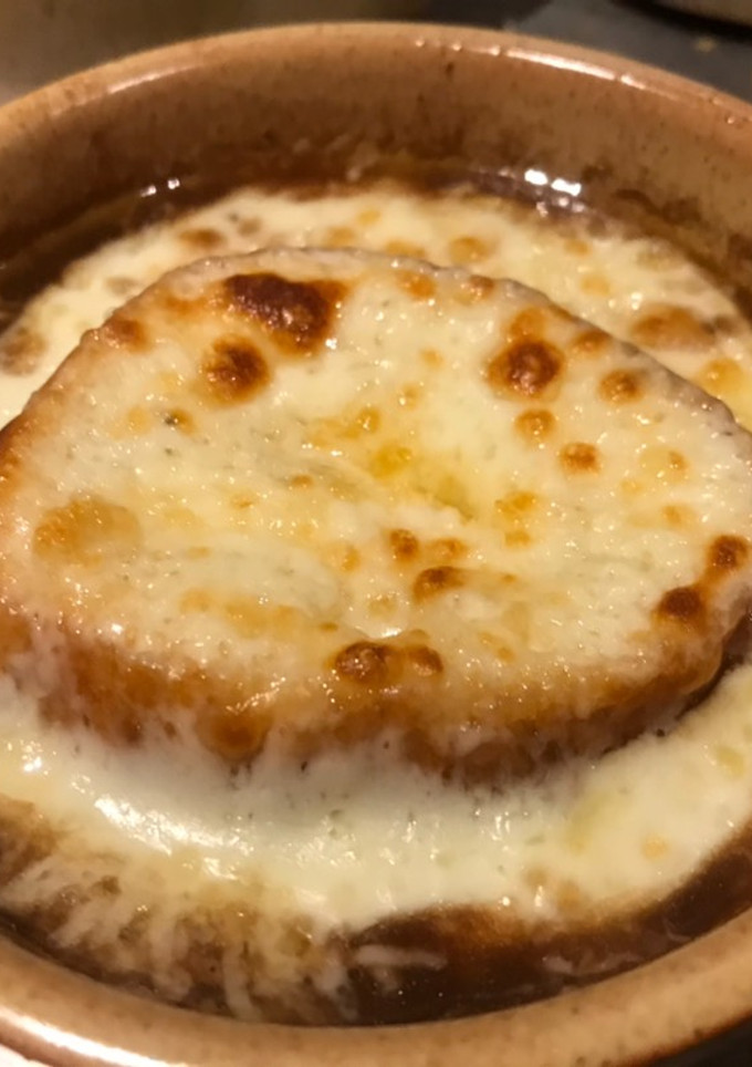 Una foto de French onion soup