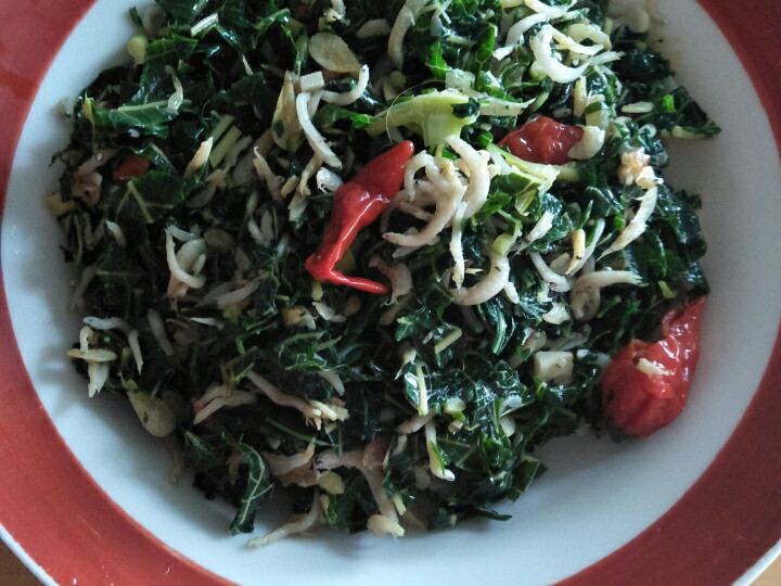 Bagaimana Membuat Tumis teri, daun pepaya yang Menggugah Selera