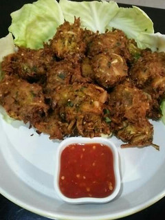 A picture of Cabbage Pakora😍😋.