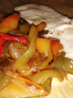 Una foto de Filete de pollo con pimientos de tres colores a la plancha!