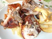 Una foto de codillo de cerdo asado