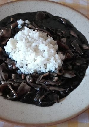 Foto principal de Chipirones en tinta, y arroz blanco
