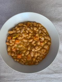 Una foto de Alubias con verduras