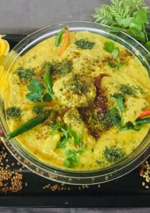 A picture of Punjabi Kadhi Pakoras.