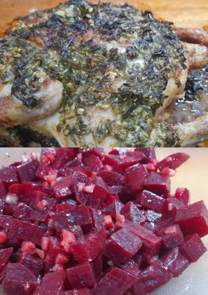Una foto de Pollo a la provenzal natural con remolachas al ajo