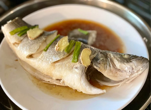 簡易清蒸鱸魚 (免蒸籠) 的食譜成品照片