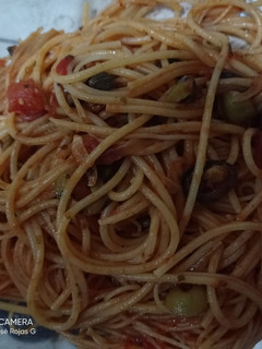 Una foto de Spaghettis y capellines a la putanesca