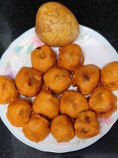 உருளைக்கிழங்கு கார போண்டா (Potato spicy bonda recipe in tamil) செய்முறை முக்கிய புகைப்படம்